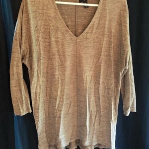 Relaxed V neck